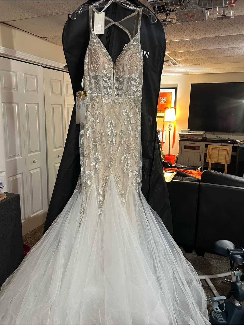 Enzoani Reagan B Beaded Tulle Mermaid Wedding Dress - Ivory US 8 UK 12 EU 38 - Picture 4 of 6
